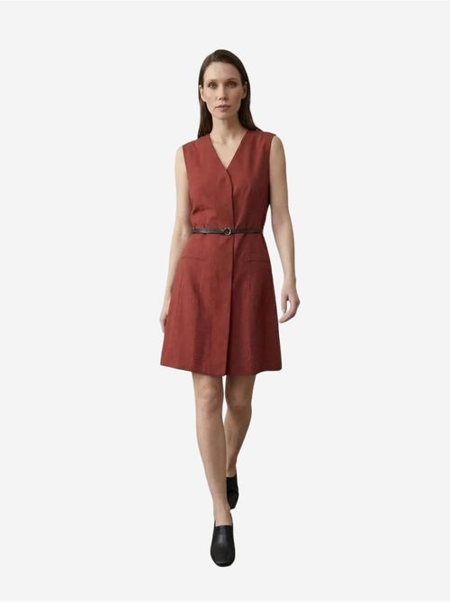 Vestido mini direito sem mangas com decote em v e cinto my fashion - Kiabi Vestido mini direito sem mangas com decote em v e cinto my fashion - Kiabi