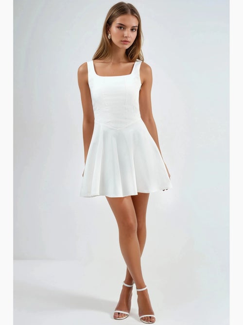 Vestido mini em a com decote quadrado hiccup - Kiabi Vestido mini em a com decote quadrado hiccup - Kiabi