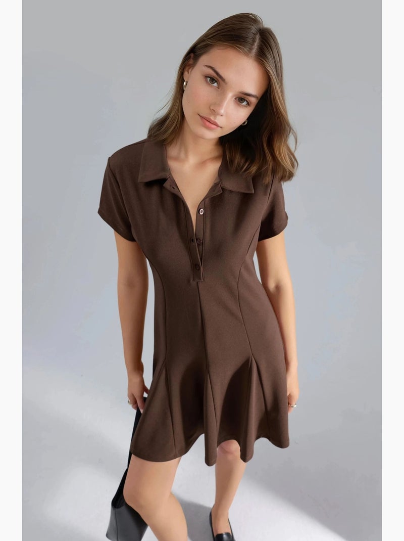Vestido mini em crepe com fecho de botões e gola polo busem Castanho-claro - Kiabi