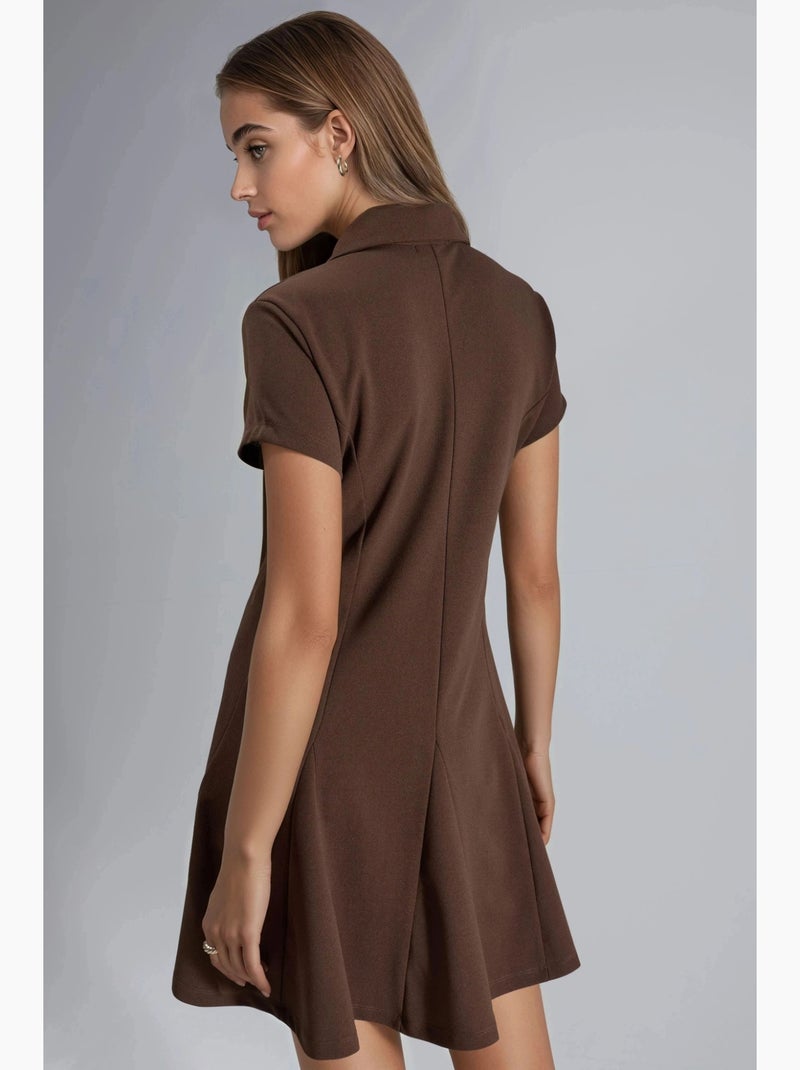 Vestido mini em crepe com fecho de botões e gola polo busem Castanho-claro - Kiabi