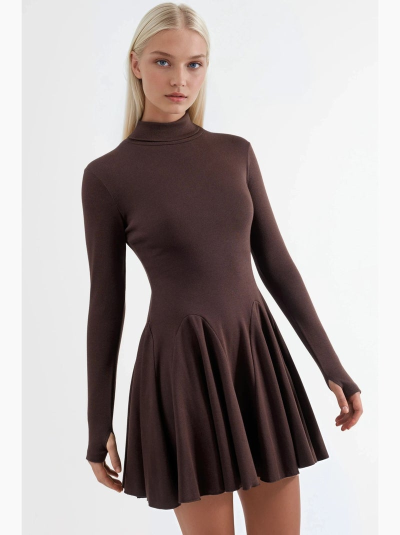 Vestido mini em jersey com gola alta busem Castanho-escuro - Kiabi