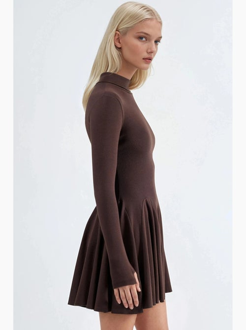 Vestido mini em jersey com gola alta busem - Kiabi Vestido mini em jersey com gola alta busem - Kiabi
