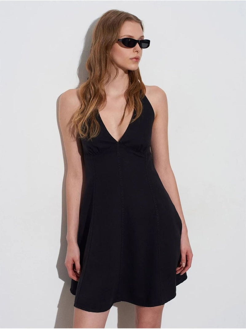 Vestido mini em linha a com decote halter dilvin Preto - Kiabi