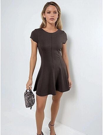 Vestido mini em linha a de manga curta busem