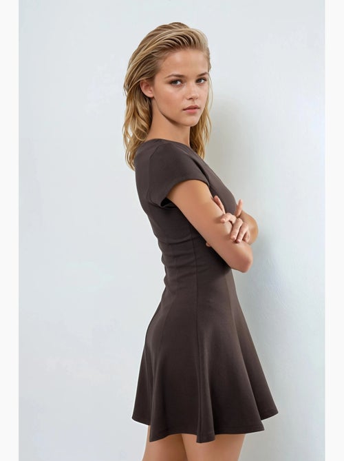 Vestido mini em linha a de manga curta busem - Kiabi Vestido mini em linha a de manga curta busem - Kiabi