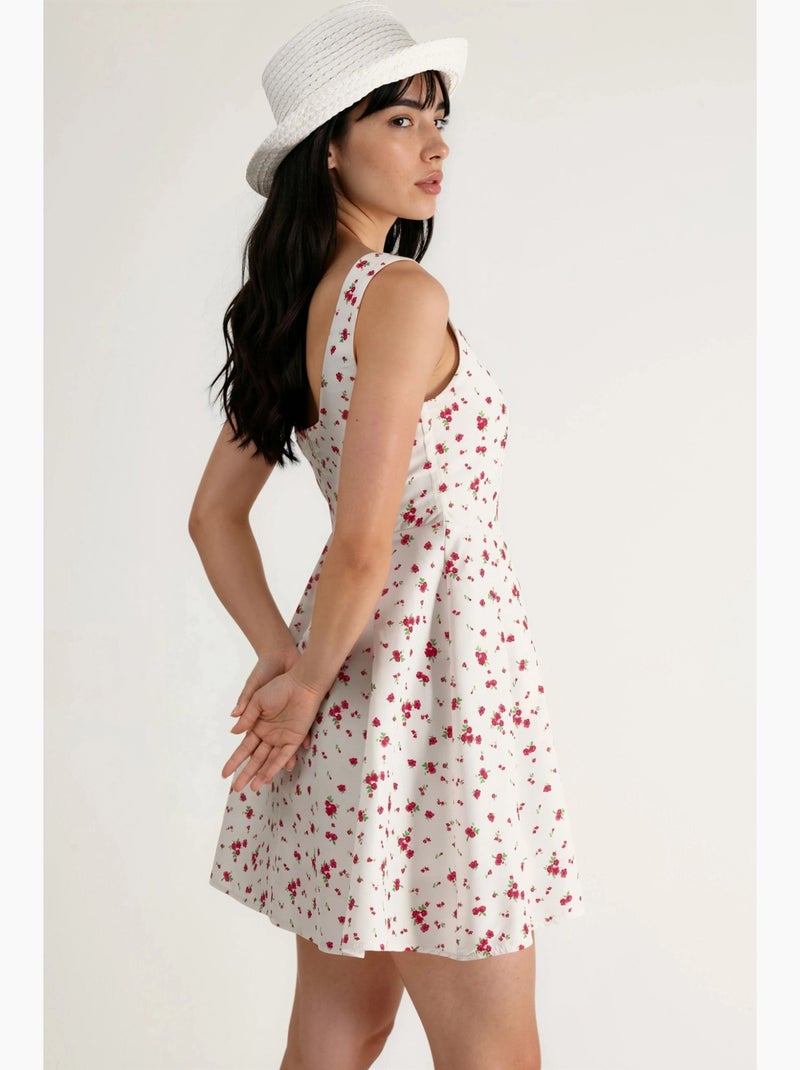 Vestido mini floral com corte em a e decote redondo hiccup Branco - Kiabi