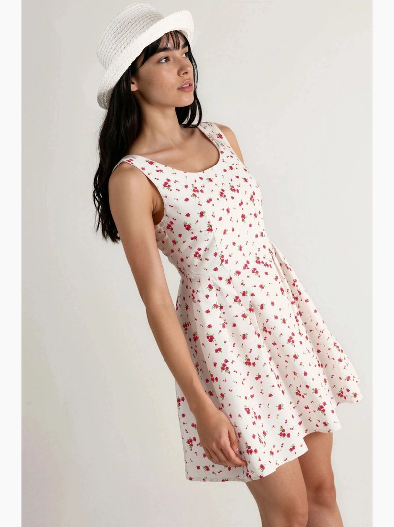 Vestido mini floral com corte em a e decote redondo hiccup Branco - Kiabi