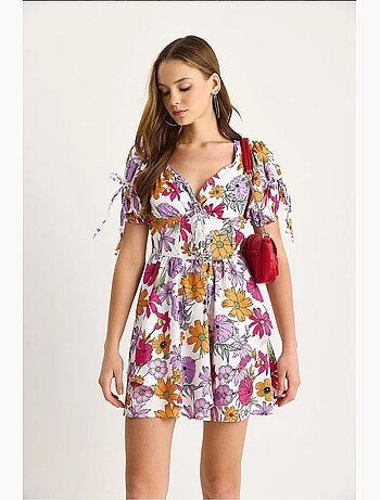 Vestido mini floral com recorte e decote em v lucci