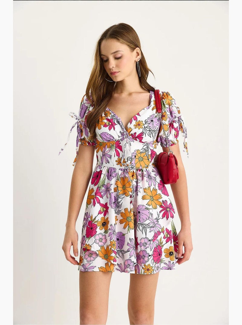 Vestido mini floral com recorte e decote em v lucci Branco - Kiabi