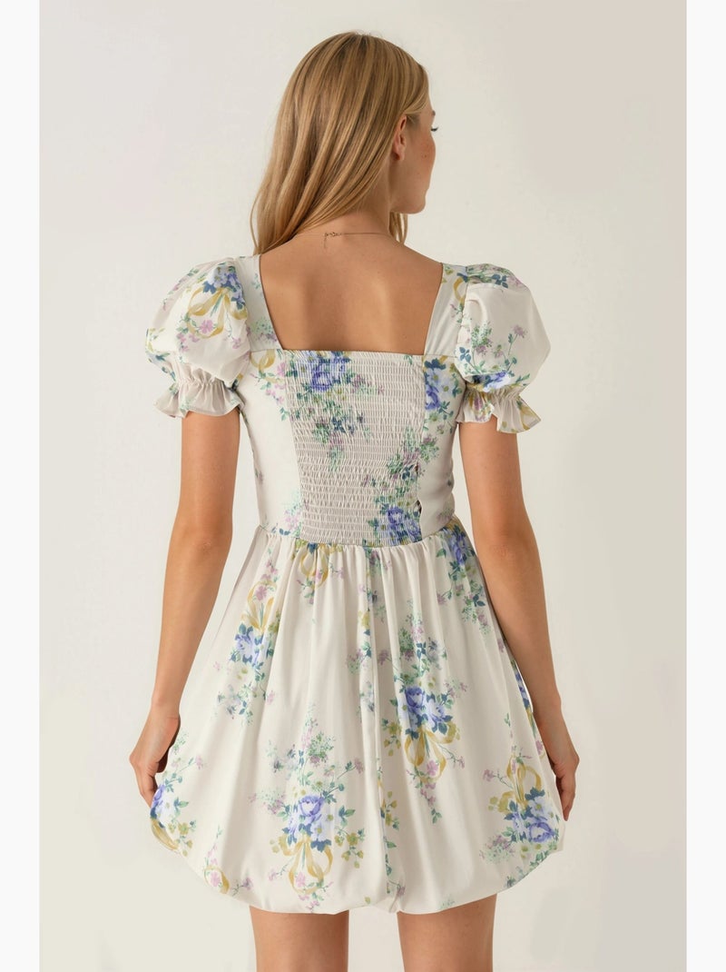 Vestido mini floral em linha a com detalhe de atilho busem Creme - Kiabi