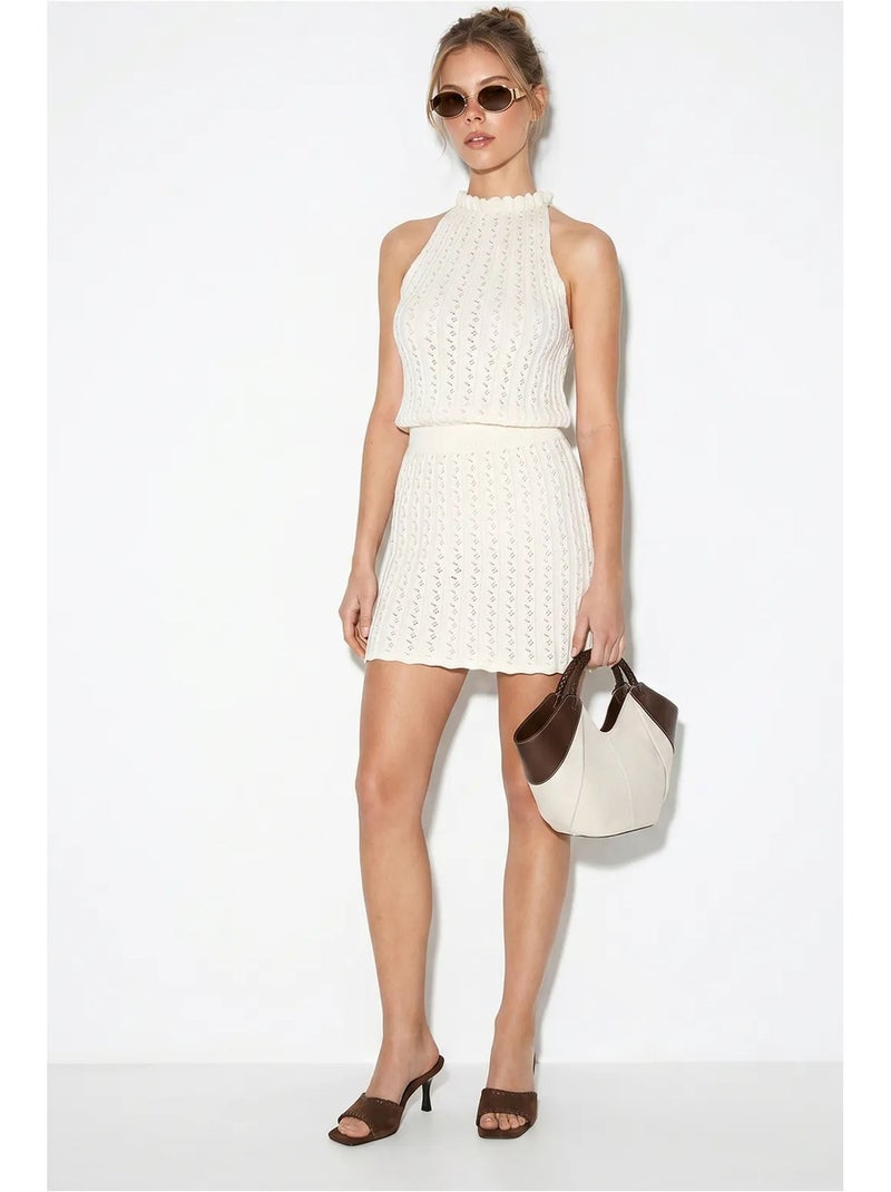 Vestido mini halter em malha com tranças lucci Creme - Kiabi