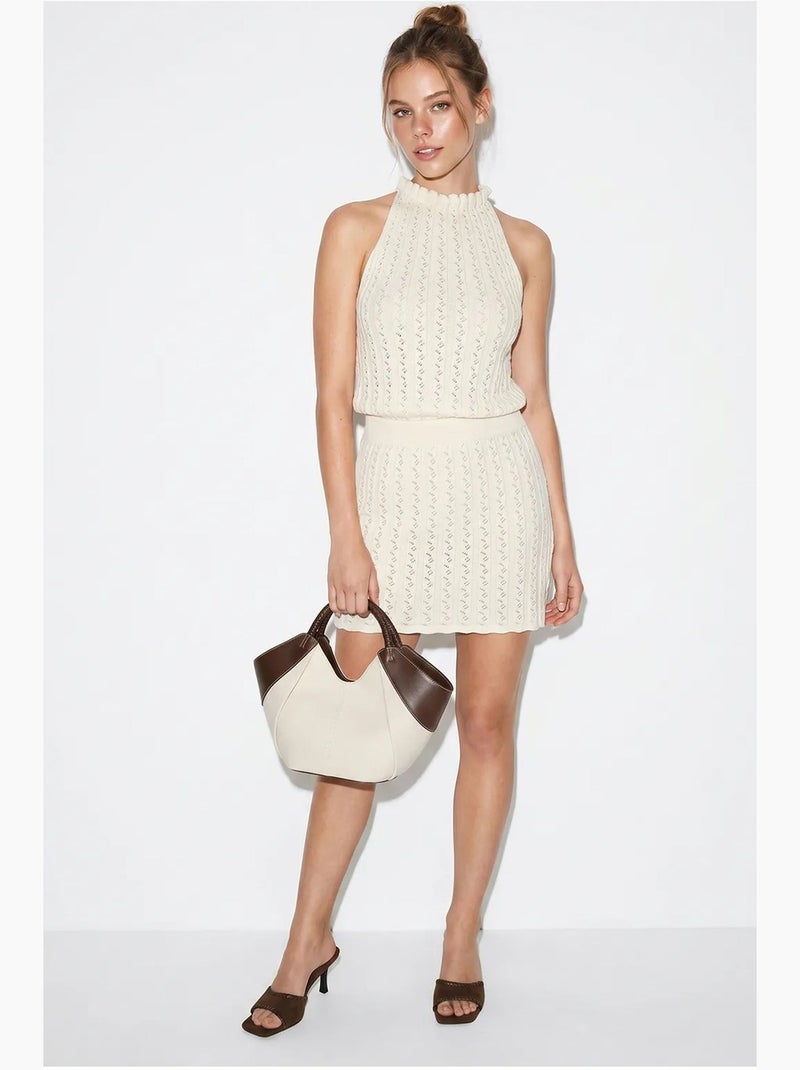 Vestido mini halter em malha com tranças lucci Creme - Kiabi