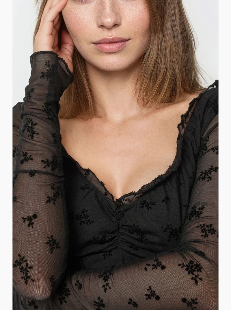 Vestido mini justo com decote em v e estampado floral hiccup Preto - Kiabi