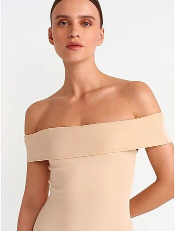 Vestido mini justo com decote ombro a ombro dilvin