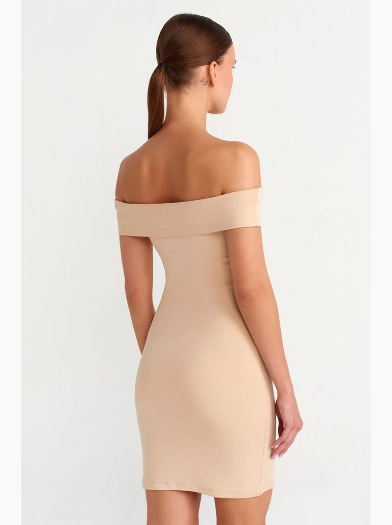Vestido mini justo com decote ombro a ombro dilvin Bege-argila - Kiabi
