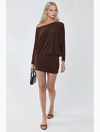 Vestido mini justo com gola assimétrica busem