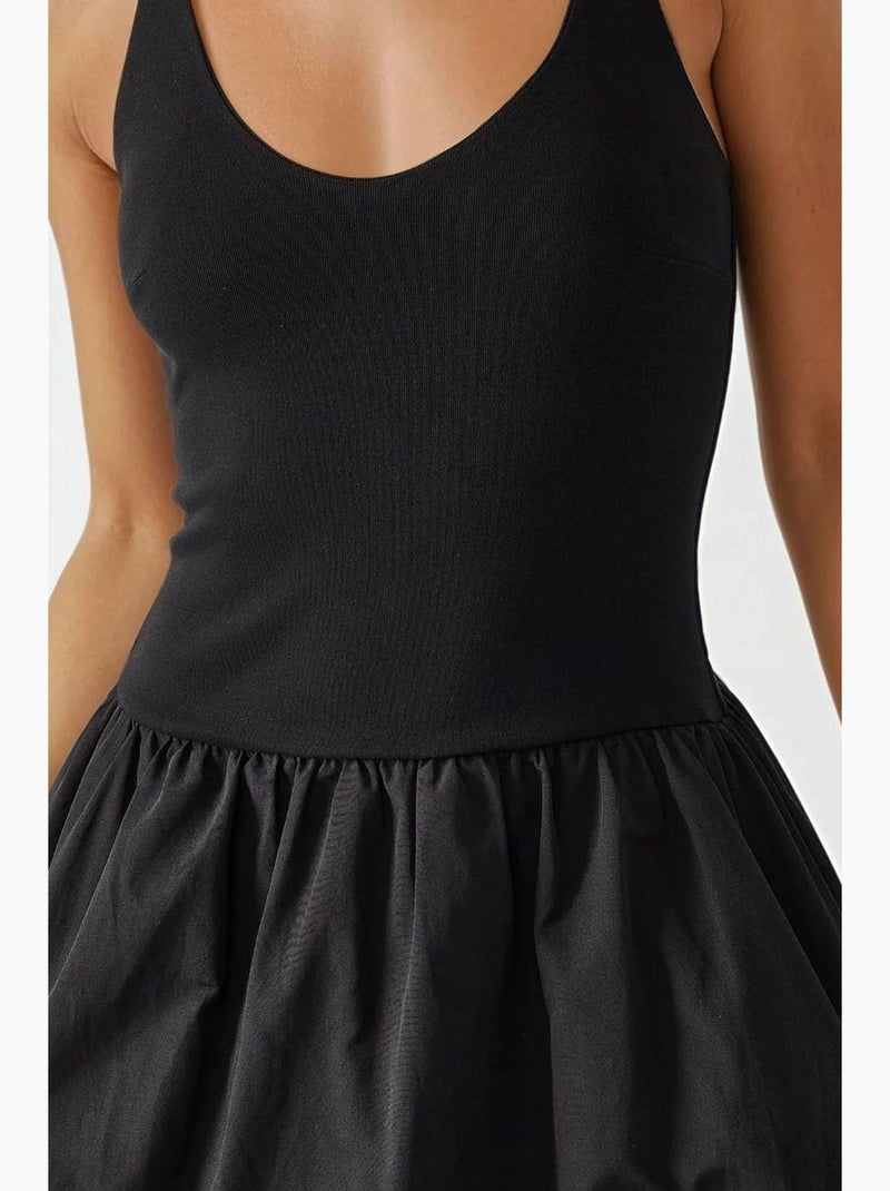 Vestido mini justo com saia balão hiccup Preto - Kiabi