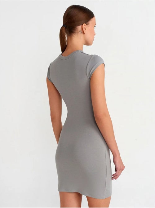 Vestido mini justo de mulher dilvin - Kiabi Vestido mini justo de mulher dilvin - Kiabi