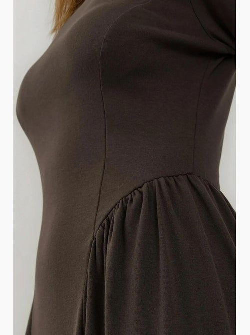 Vestido mini macio texturizado com decote barco hiccup - Kiabi Vestido mini macio texturizado com decote barco hiccup - Kiabi