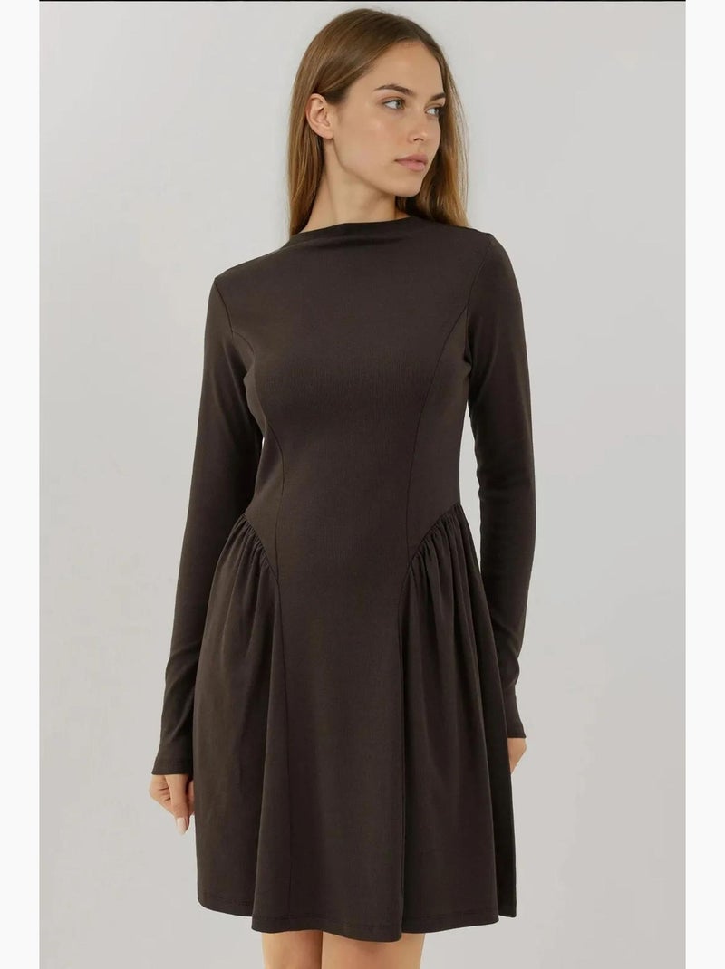 Vestido mini macio texturizado com decote barco hiccup Castanho-escuro - Kiabi