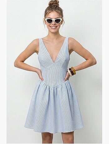 Vestido mini skater às riscas com decote em v e sem mangas lucci
