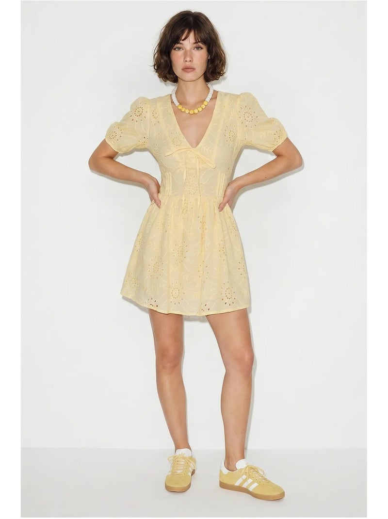 Vestido mini skater bordado lucci Amarelo-limão - Kiabi
