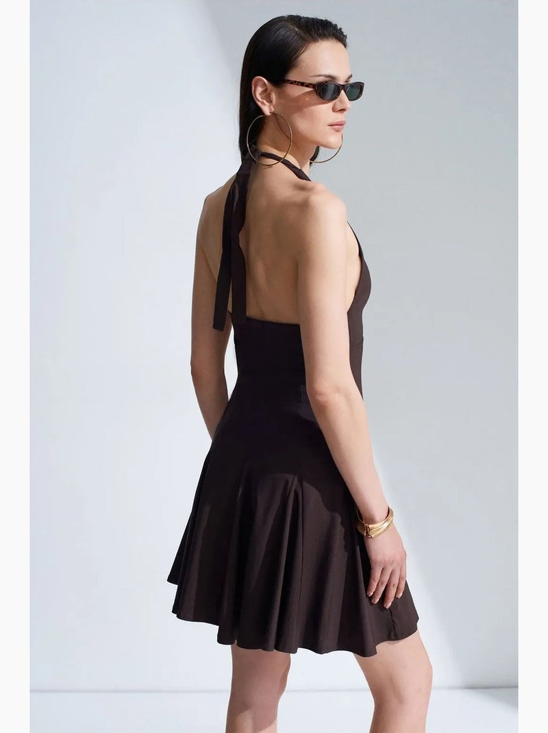 Vestido mini skater com decote halter dilvin Castanho-chocolate - Kiabi