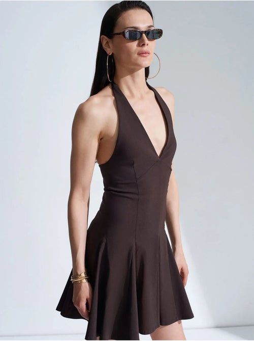 Vestido mini skater com decote halter dilvin - Kiabi Vestido mini skater com decote halter dilvin - Kiabi