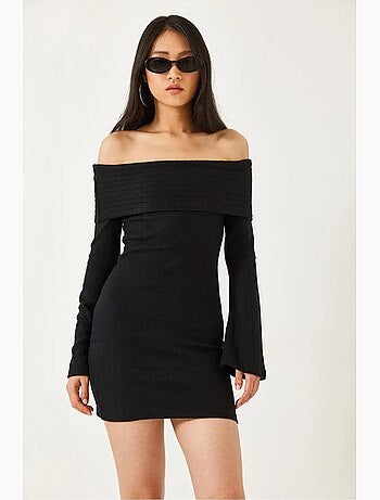 Vestido mini slim fit com ombros descobertos lucci