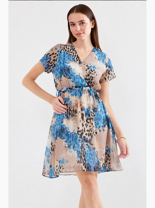 Vestido mini tea floral com decote em v e cinto bdart - Kiabi Vestido mini tea floral com decote em v e cinto bdart - Kiabi