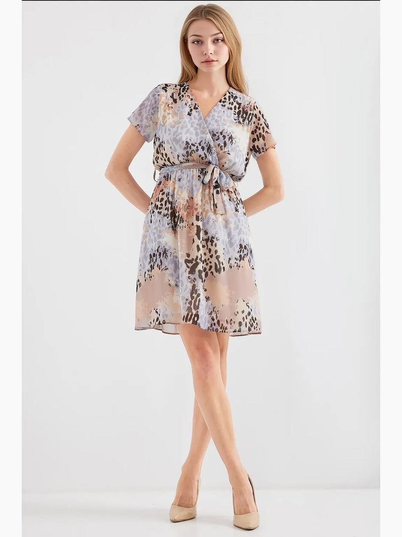 Vestido mini tea floral com decote em v e cinto bdart Cinza - Kiabi