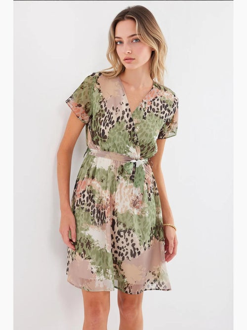 Vestido mini tea floral com decote em v e cinto bdart - Kiabi Vestido mini tea floral com decote em v e cinto bdart - Kiabi
