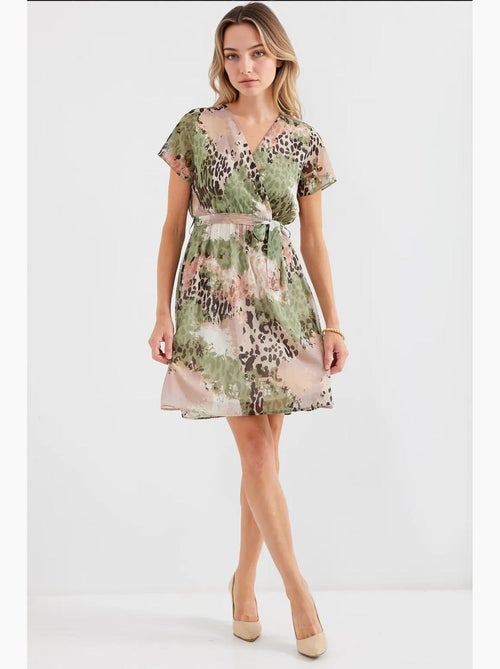 Vestido mini tea floral com decote em v e cinto bdart - Kiabi Vestido mini tea floral com decote em v e cinto bdart - Kiabi
