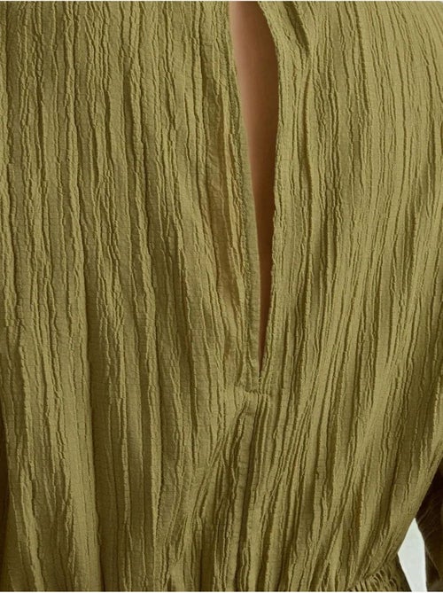 Vestido mini texturizado com decote em v e mangas compridas hiccup - Kiabi Vestido mini texturizado com decote em v e mangas compridas hiccup - Kiabi