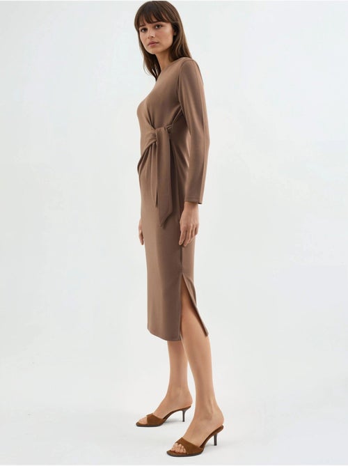 Vestido modal touch com racha, coleção bersan hiccup - Kiabi Vestido modal touch com racha, coleção bersan hiccup - Kiabi