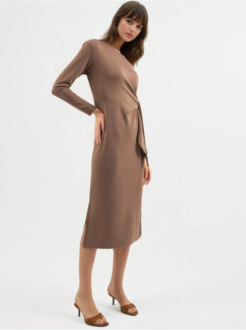 Vestido modal touch com racha, coleção bersan hiccup - Kiabi Vestido modal touch com racha, coleção bersan hiccup - Kiabi