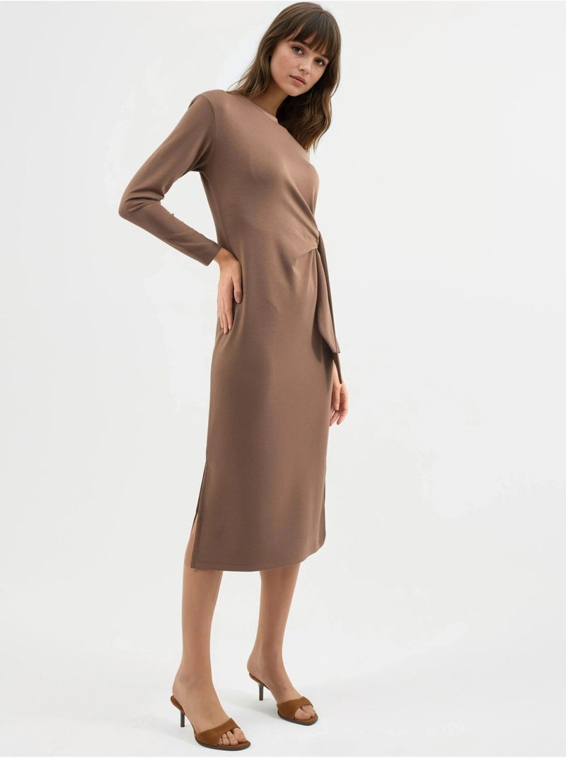 Vestido modal touch com racha, coleção bersan hiccup Camelo - Kiabi