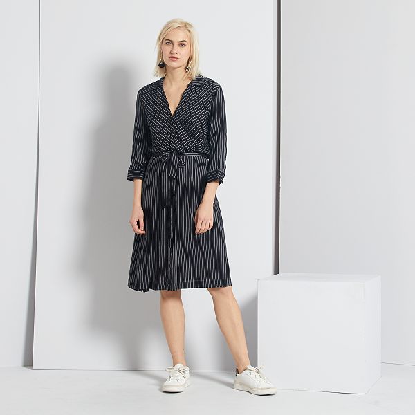 vestido preto no joelho