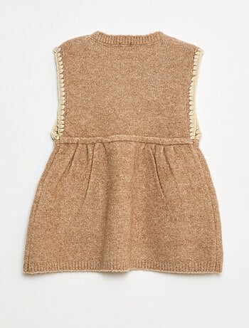 Vestido sem mangas em malha tricot com 2 bolsos