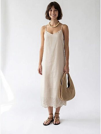Vestido slip midi em linha a bordado mixray