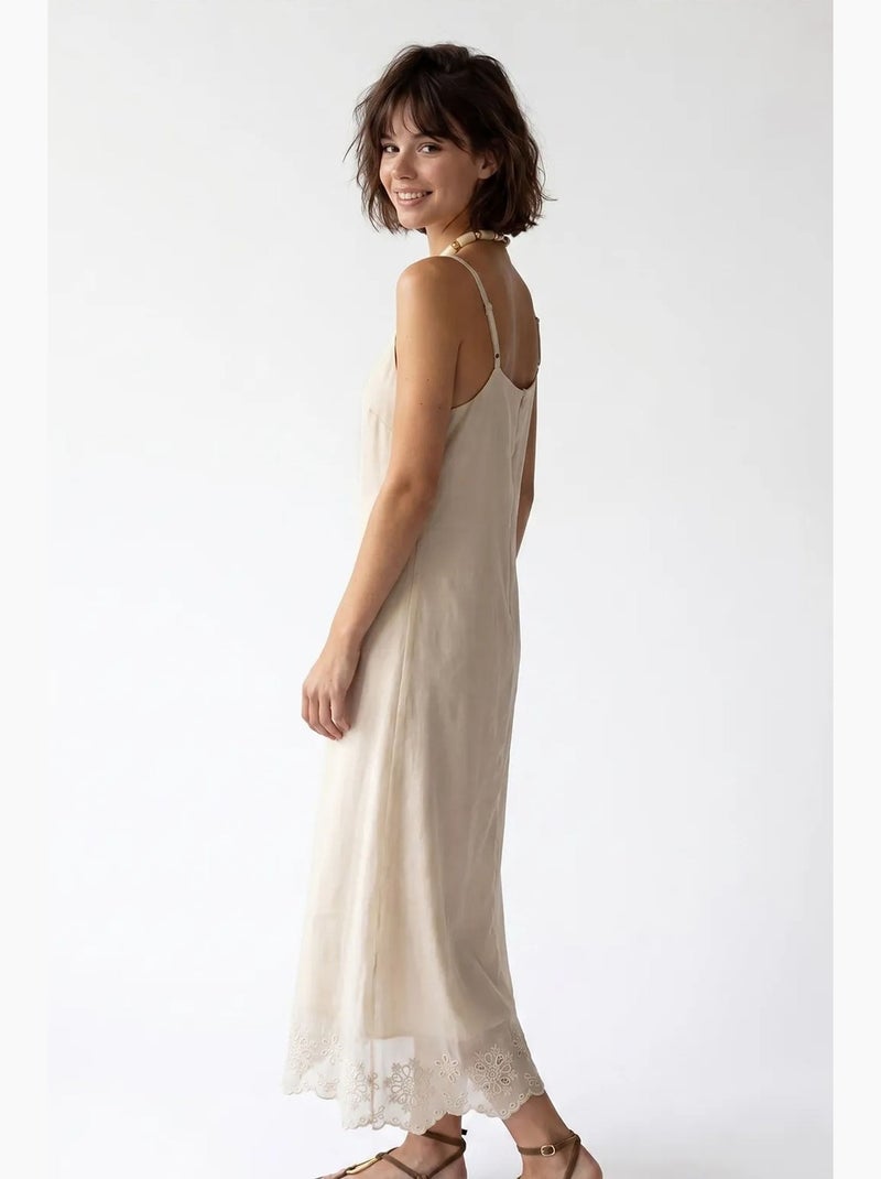 Vestido slip midi em linha a bordado mixray Areia - Kiabi