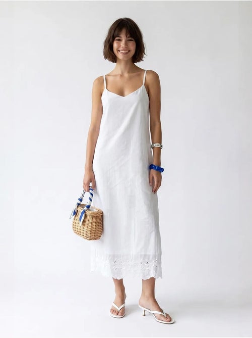 Vestido slip midi em linha a bordado mixray - Kiabi Vestido slip midi em linha a bordado mixray - Kiabi