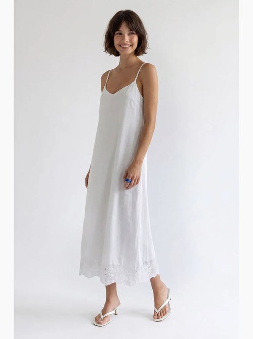 Vestido slip midi em linha a bordado mixray - Kiabi Vestido slip midi em linha a bordado mixray - Kiabi