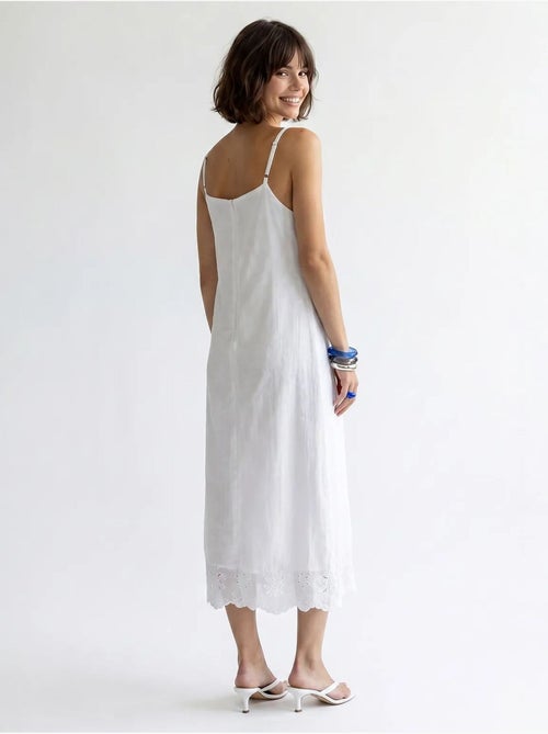 Vestido slip midi em linha a bordado mixray - Kiabi Vestido slip midi em linha a bordado mixray - Kiabi