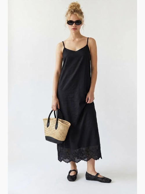 Vestido slip midi em linha a bordado mixray - Kiabi Vestido slip midi em linha a bordado mixray - Kiabi