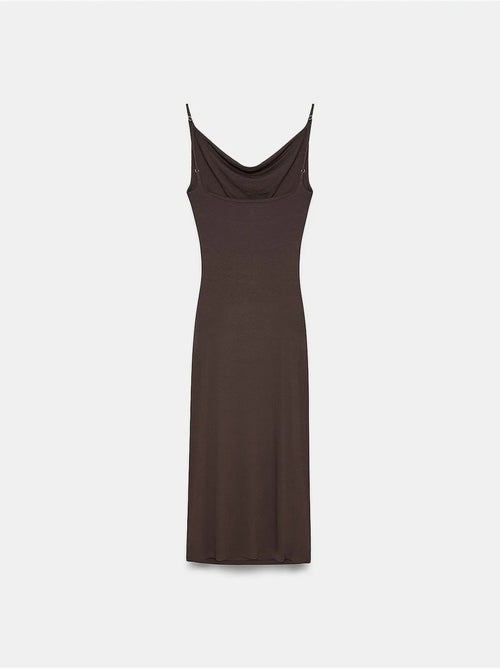 Vestido slip midi sem mangas dilvin - Kiabi Vestido slip midi sem mangas dilvin - Kiabi