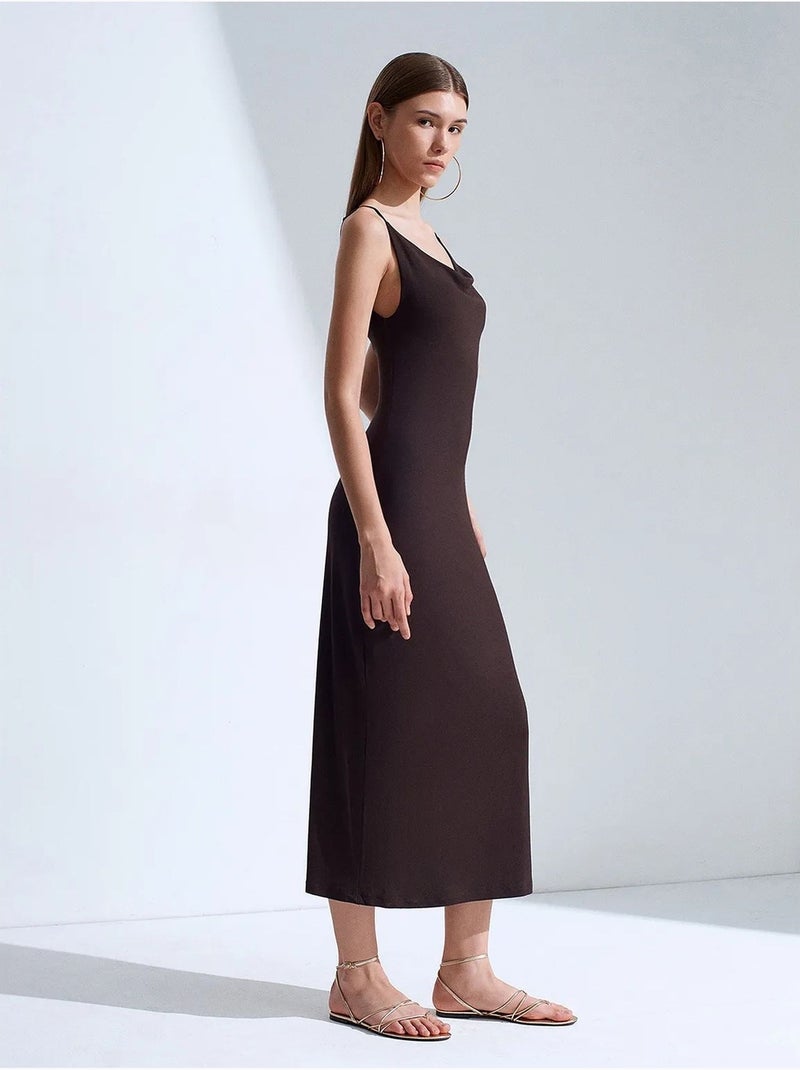 Vestido slip midi sem mangas dilvin Castanho-chocolate - Kiabi