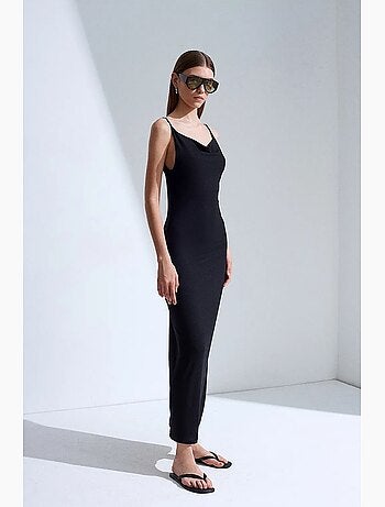 Vestido slip midi sem mangas dilvin