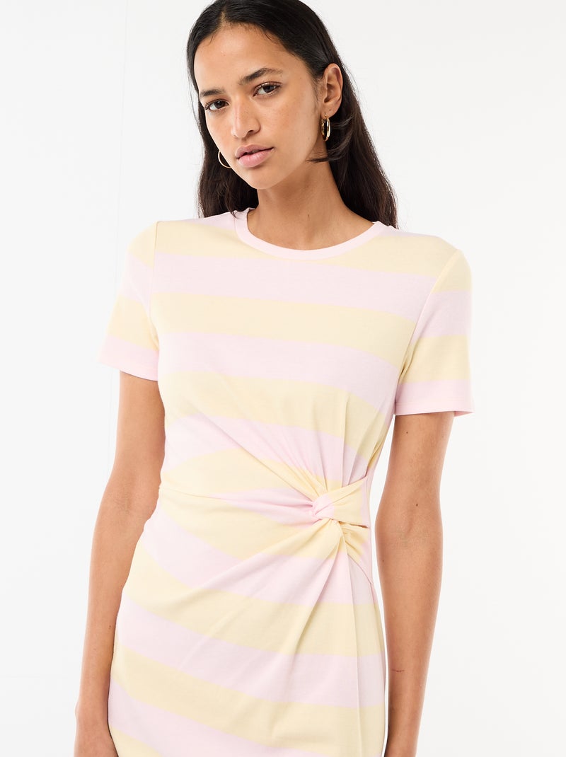 Vestido T-shirt Curto com Nó Decorativo Rosa - Kiabi
