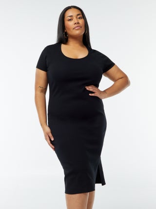 Vestido tipo t-shirt de manga curta, liso e com nervuras finas